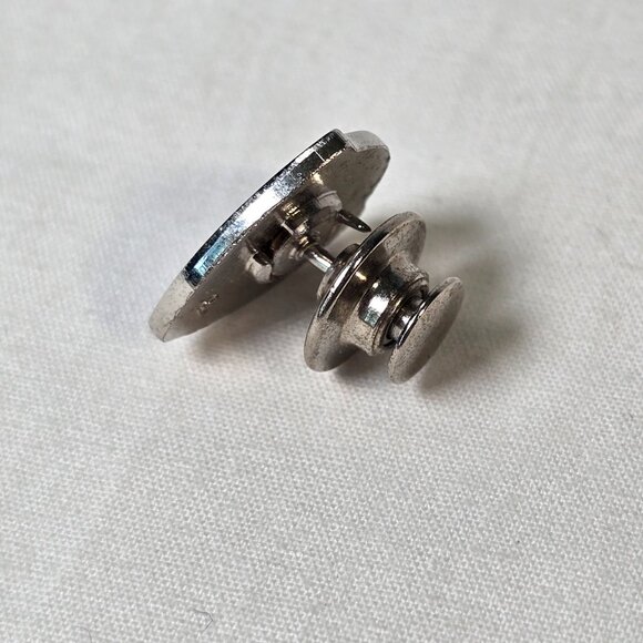 Amway Sales Consistency Lapel Pin Vintage Shield Award Pinback Tie Tack Business - Picture 3 of 10